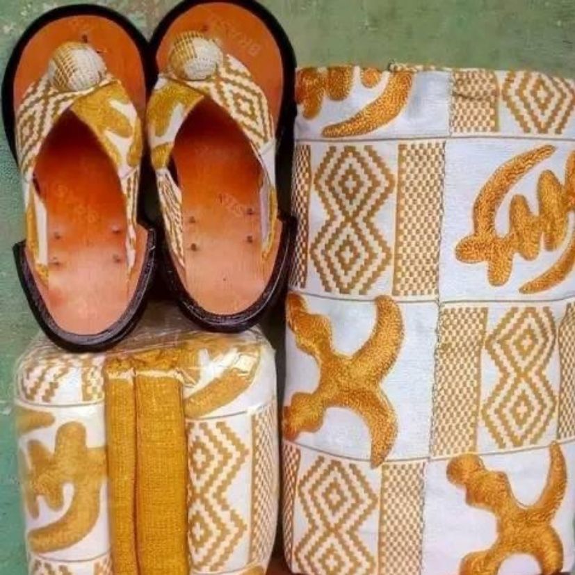 AFRICAN CLOTH WITH NATIVE SANDALS (4.4LBS) image 0